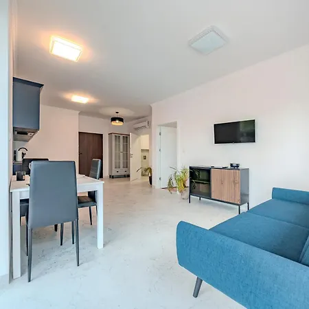 Comfort Plaza 41 *