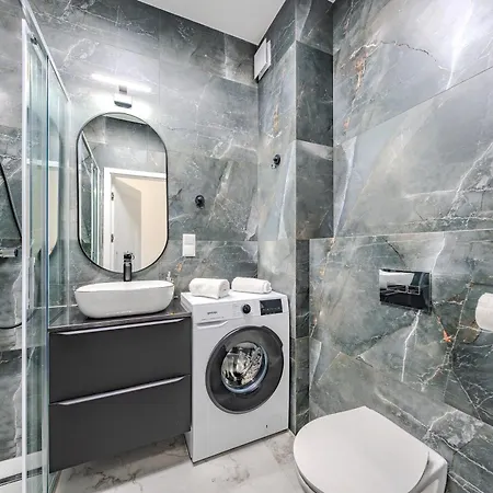 Comfort Plaza 41 *