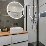 Comfort Plaza 41 *